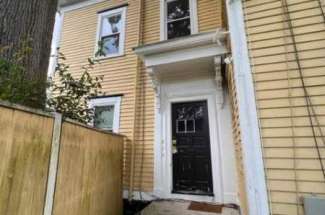 38 Ivy St. 1-4 (ROOMS FOR RENT)